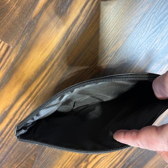 NWOT Victoria’s Secret Insulated Tote Bag & Sequence Make-Up Bag - Picture 12 of 16